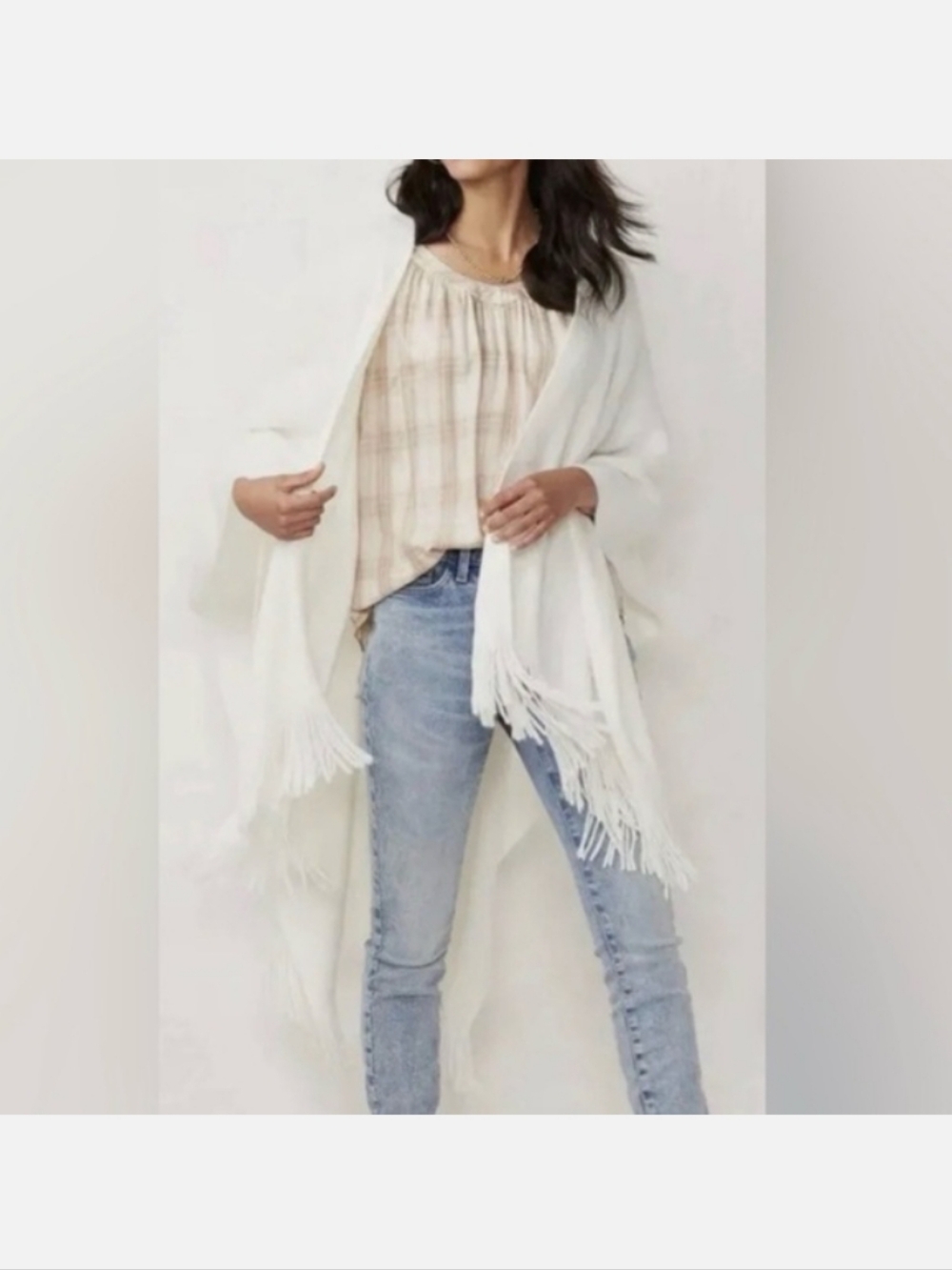 NWT: LAUREN CONRAD; SHAWL W/ TASSALS, IVORY, ONE SIZE.